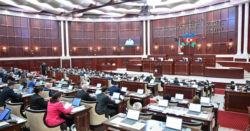 Deputatlar yenidən toplaşır Gündəlikdə 12 məsələ var