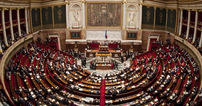 Fransada ökumətə qarşı etimadsızlıq votumu irəli sürəcəklər