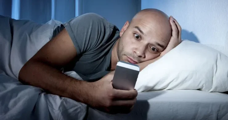 Telefon ekranına baxmaq bu ciddi problemə səbəb ola bilər
