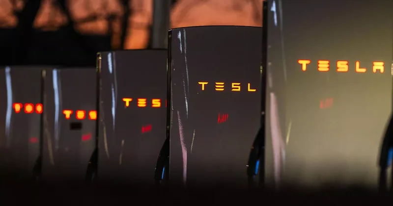 Власти Франции ополчились на Tesla
