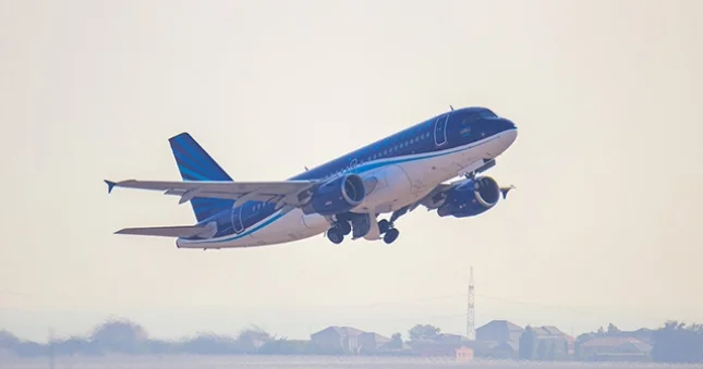 Bakı Naxçıvan aviareysləri ildırımlı hava şəraiti səbəbindən ləğv edilib