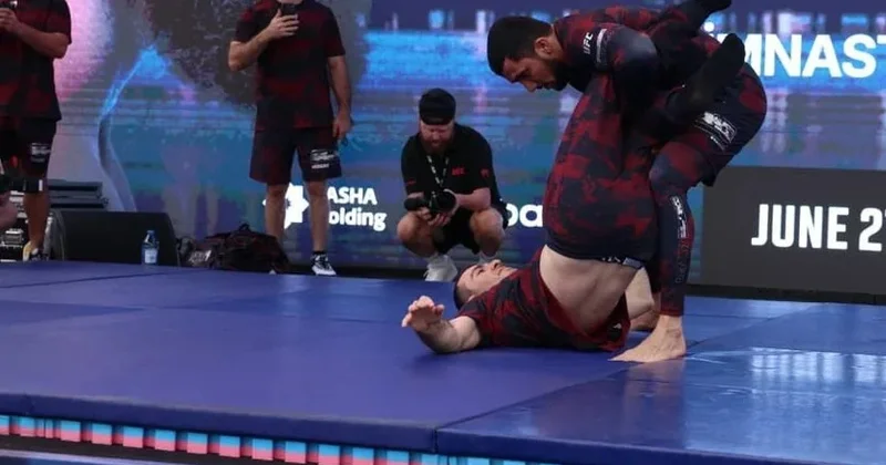 UFC döyüşçüləri Bakıda azarkeşlərlə görüşüblər