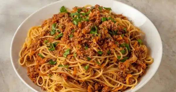 Yedidən yetmişə hər kəsin sevdiyi ləzzət: Bolonez souslu makaron