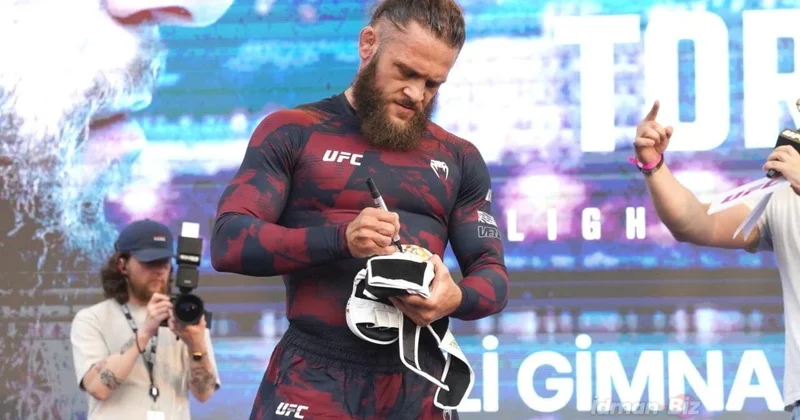 Рафаэля Физиева встретили овациями на открытой тренировке UFC в Баку ФОТО ВИДЕО