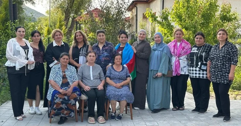 Laçının Sus kəndində tikiş üzrə təlim keçirilib, iştirakçılar Azərbaycan bayrağı hazırlayıb və milli geyimlərimiz haqqında məluma