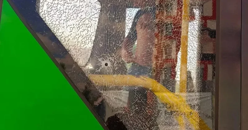 В Екатеринбурге неизвестные обстреляли автобусы ФОТО