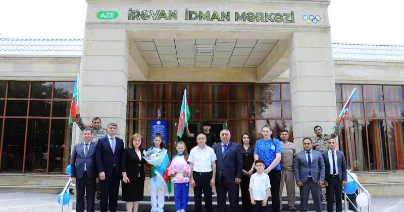 İcra başçısı şəhid övladı Aydan Hüseyinova ilə görüşdü FOTOLAR