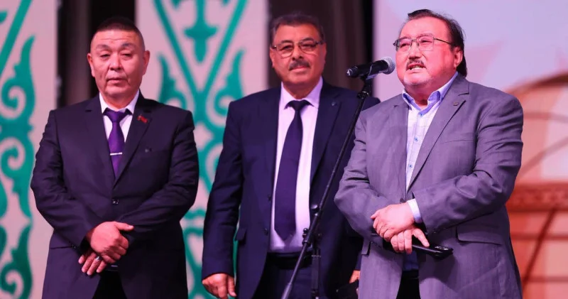 AKILBEK ŞAYAXMETİN YUBİLEYİ TÜRK DÜNYASININ ƏDƏBİ HƏMRƏYLİYİNİN TƏNTƏNƏSİNƏ ÇEVRİLDİ