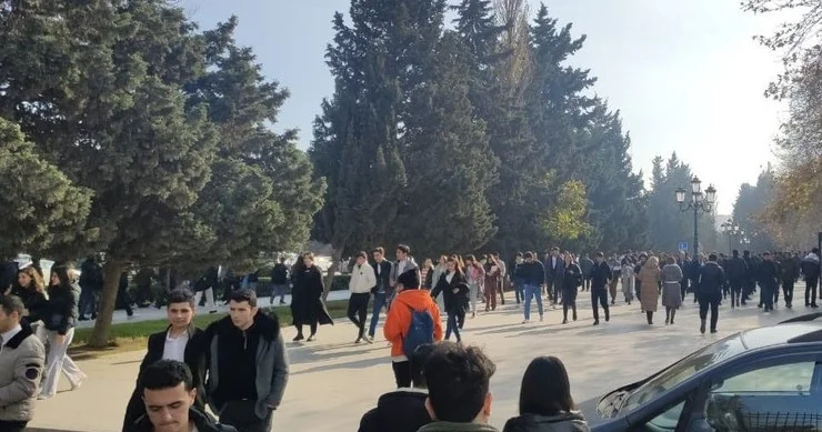 Ölkədə yaşlı əhalinin regionlar üzrə paylanması açıqlanıb