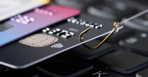 EHTİYATLI OLUN! Bu bankın kartlarından kütləvi şəkildə pul çıxılır