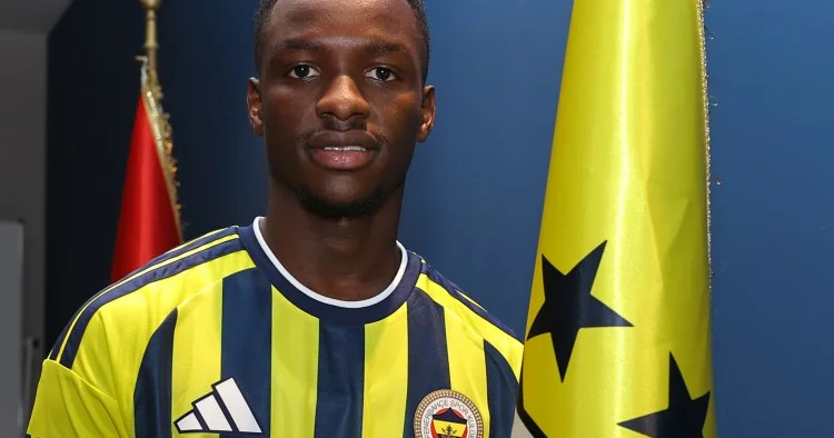 Fənərbaxça 18 yaşlı vinger transfer etdi