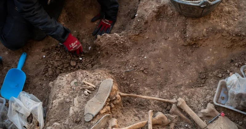Kütləvi məzarlıqda 77 başsız skelet tapıldı