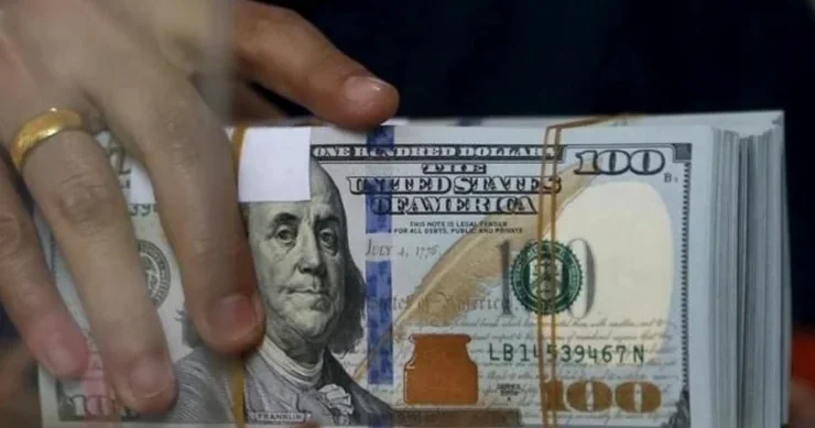 DOLLAR SÜRƏTLƏ BAHALAŞIR... Azərbaycana və manata necə təsir edəcək?