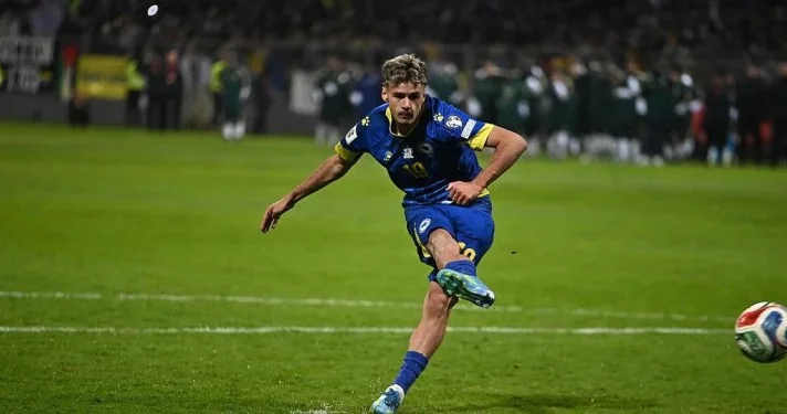 Cərimə meydançası xaricindən qol vuran ən gənc futbolçu