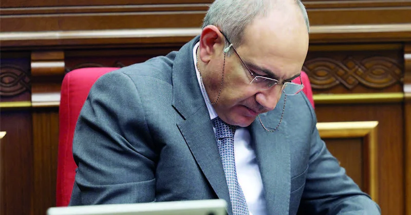 Reytinq və reallıq: Paşinyana inam azalır, alternativ isə görünmür