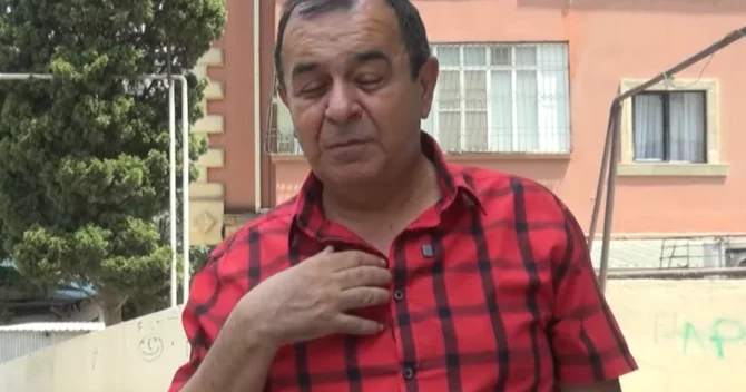 Azərbaycanda tanınmış aktyor dərmanlarını almaq üçün corab satır