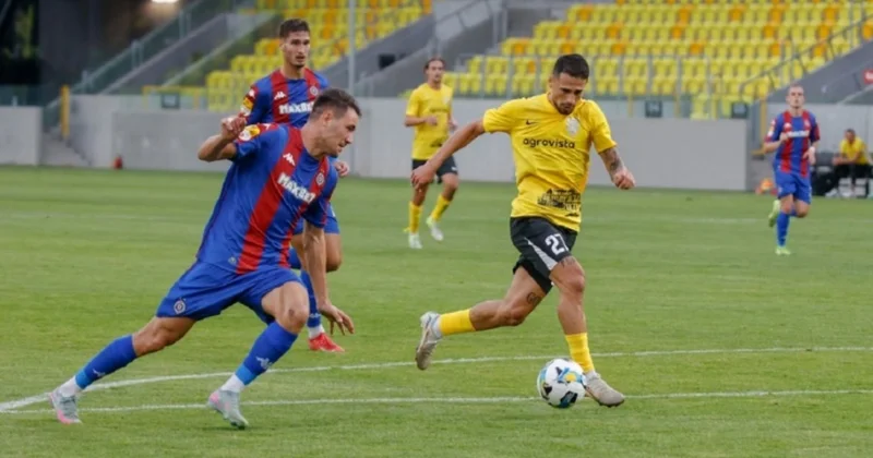 Ukraynalı futbolçular Partizan ın oyunçularının əllərini sıxmaqdan imtina ediblər