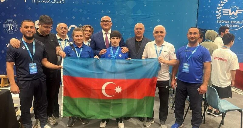 Юный азербайджанский тяжелоатлет завоевал золото первенства Европы