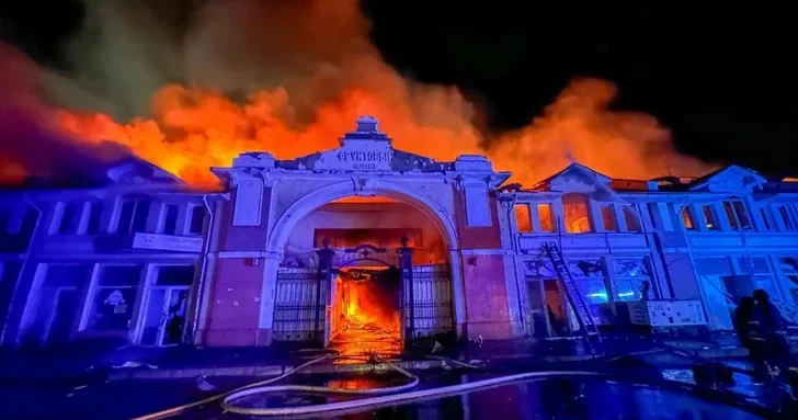 Тяжелая ночь в Одессе: разрушения жилых домов и пожары в историческом центре