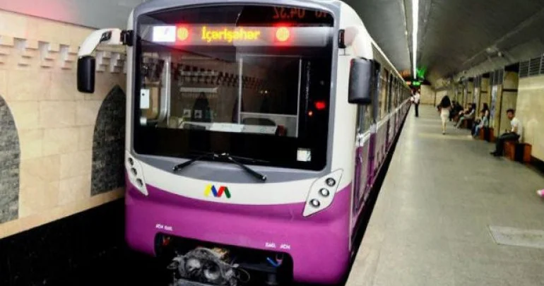 Bakı metrosunda kondisioner problemi: Yayda sərnişinlər əziyyət çəkir