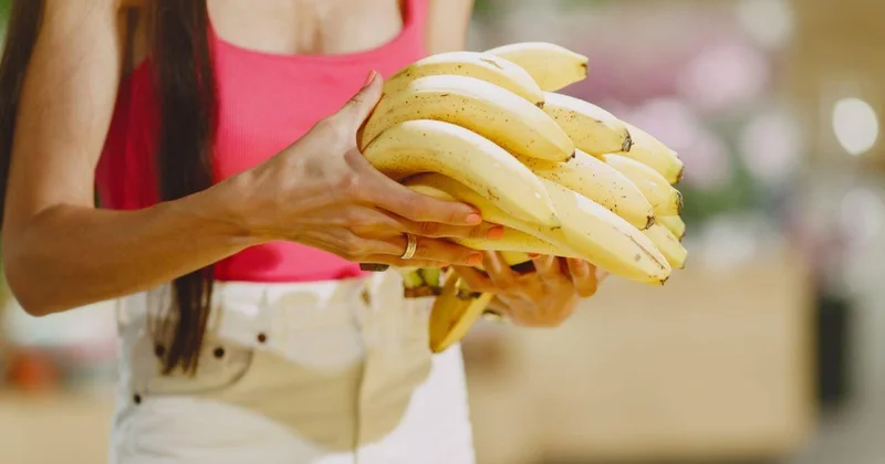 Banan yeyərkən orqanizimdə nə baş verir?