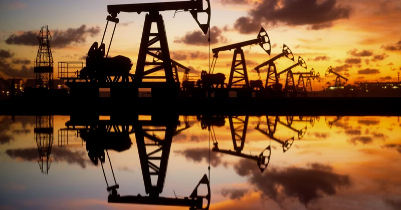 Цены на нефть Brent и WTI выросли, Azeri Light подешевела