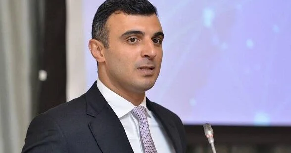 Baş bankirdən maaşını kartla alanlara müjdə