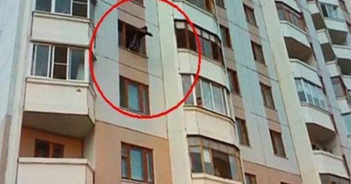 Gənc qız 4 cü mərtəbədən yıxıldı
