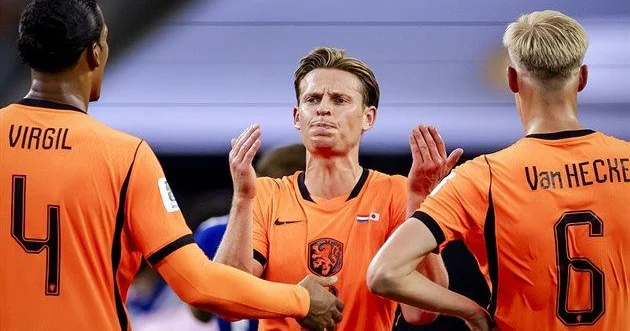 De Yonq Niderland millisinii günahlandırır