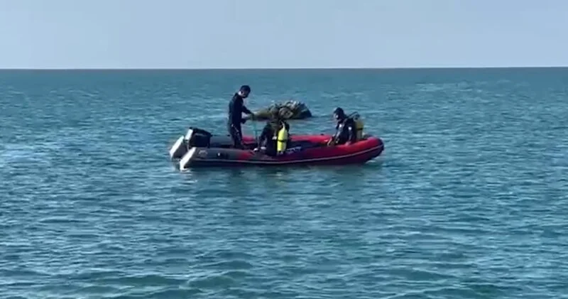 Dənizdə nəzarətsiz ərazidə batdığı ehtimal edilən 3 nəfərin axtarışları davam etdirilir