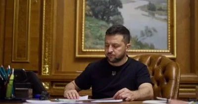 Zelenski Ukraynada hərbi vəziyyət və səfərbərliyi oktyabrın 31 dək uzadıb