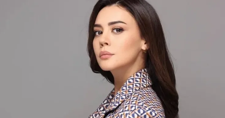 “39 cu mərtəbədən ayaqyalın endik, xəstəxanaya düşdük” Oksana Rəsulovanın Batumidə başına iş gəldi