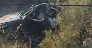 Neftçalada ağır qəza: BMW işıq dirəyinə çırpılıb aşdı VİDEO