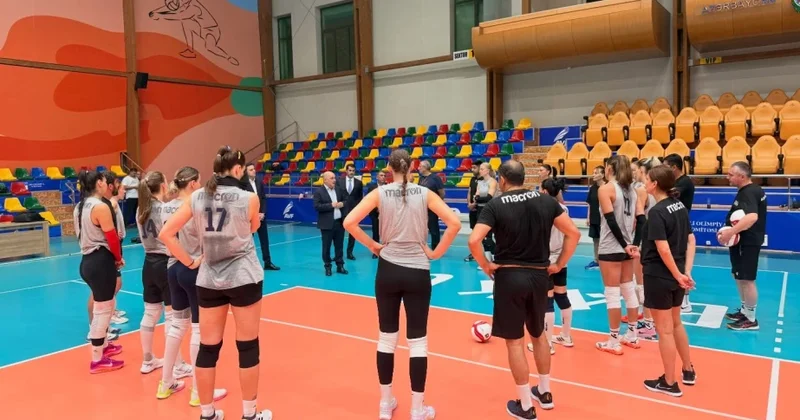 Avropa çempionatına hazırlaşan Azərbaycan millisinin voleybolçuları ilə görüş olub