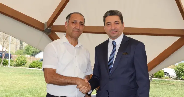 Adamlar elə bilir ki, hökumət gəlib həyəti də süpürməlidir Xocalıya köçən jurnalist
