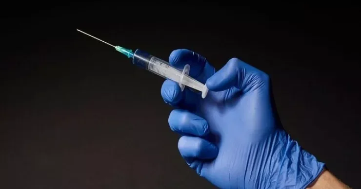 Şirvanda DƏHŞƏT: dizinə antibiotik vuran kişi ölüb