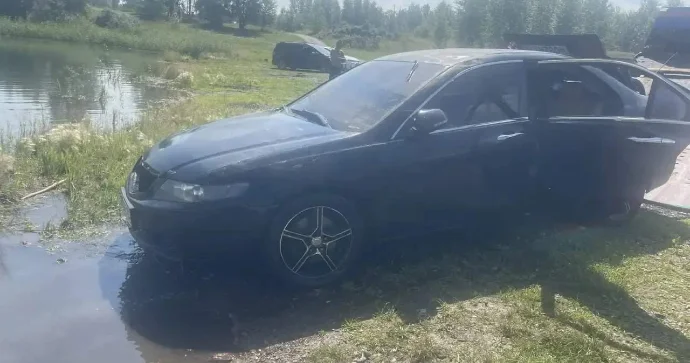 23 yaşlı qız gölə yuvarlanan avtomobildə boğuldu FOTO