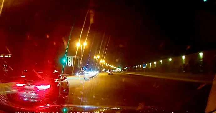 Səfirliyə məxsus “Audi” qəfil manevrlə qəza şəraiti yaratdı VİDEO