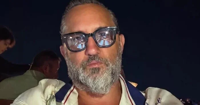 Tanınmış iş adamı oteldən yıxılaraq öldü
