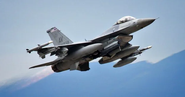 Rumıniya səmasında F 16 PUA nı vurdu