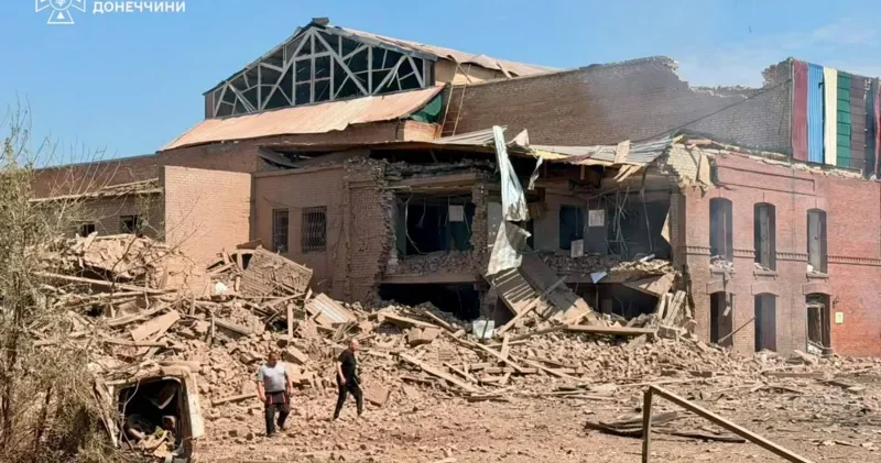 Rusiya Kiyev yaxınlığındakı dron sərgisinə raket zərbəsi endirib, 10 nəfər ölüb