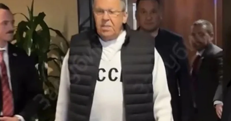 Лавров объяснил, зачем на Аляске надел свитер с надписью СССР