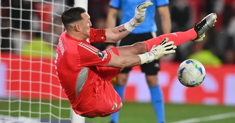Argentinalı qapıçı Libertadores kubokunda rekorda doğru