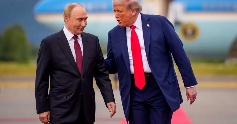 Putin və Trampın görüşünün fotosu olan köynəklər satışa çıxarıldı