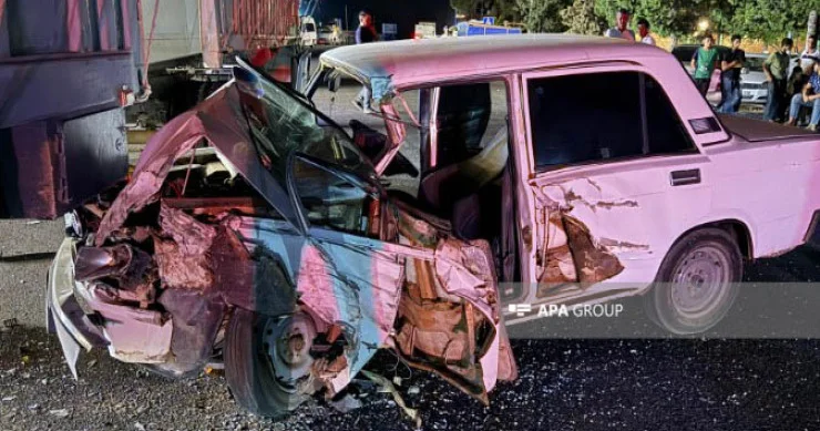 Ucarda ağır qəza Minik avtomobili KamAZ a çırpıldı