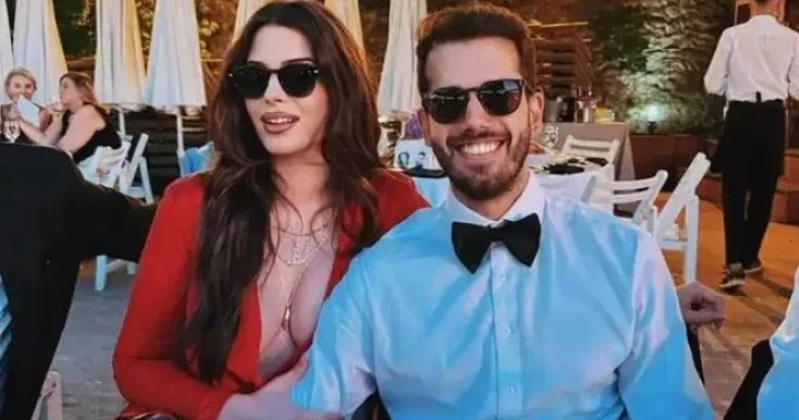Defne Samyelinin qızı sevgilisi ilə Foto