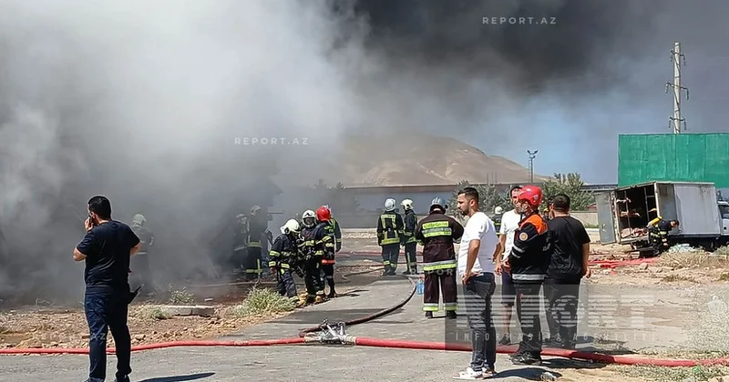 В МЧС раскрыли некоторые детали пожара в ТЦ Сядяряк в Баку