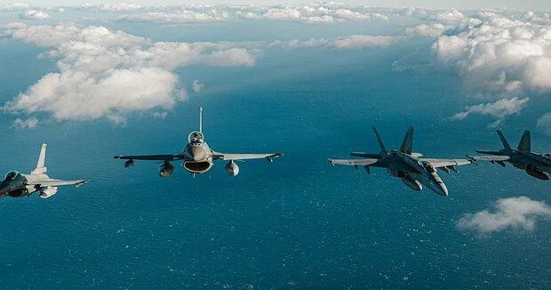 США перебросили на военную базу в Гренландии самолет Судного дня