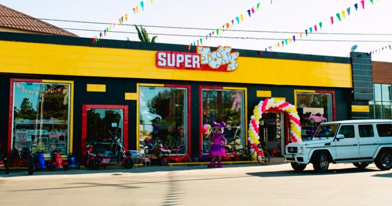 Oyuncaq bazarında monopolist Super Toys un anbarı niyə yandı?