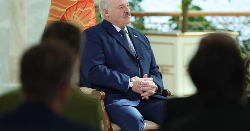 Лукашенко готов передать свою медкарту иностранным спецслужбам
